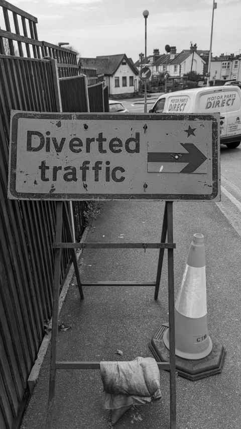 Diversion sign on Hospital Hill