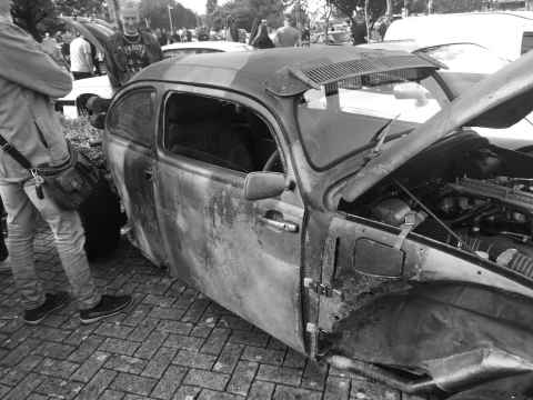 Properly rusty 1971 beetle. Or is that rust all styled deliberately?