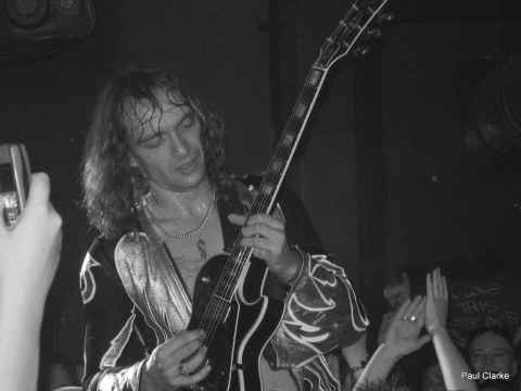 Justin Hawkins of The Darkness at Camden Barfly 2004