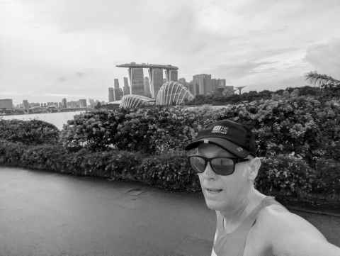 Tourist selfie run wanker