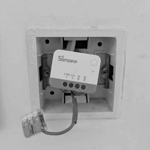 Sonof zigbee light switch in place
