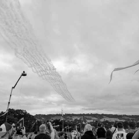 Red Arrows flying over during Pulp