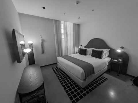 Bedroom of Rebello hotel suite in Porto / Gaia